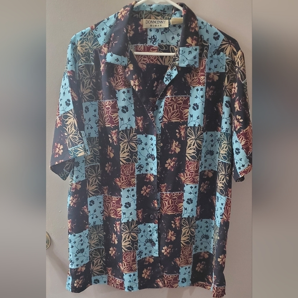 Donna Kenny Womens Floral Button Up Shirt. Blues, Burgundy, and Brown. Sz 1X